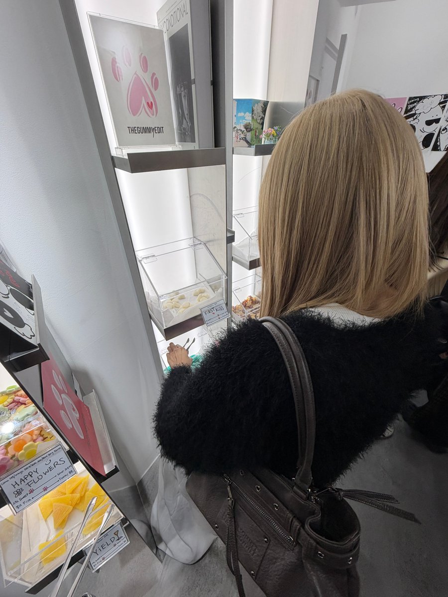 jungeunfile's tweet photo. 261002 🐆💬 #최정은

: has anyone tried the swedish candy?
: i’m happy
: i’ll try the gummies and give you my review https://t.co/AEbb6tnlXh