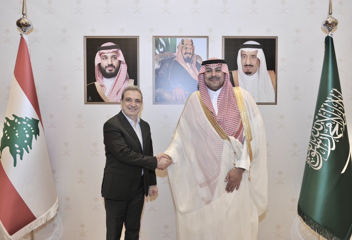 FahadAALDOSARI's tweet photo. سعدت اليوم بلقاء معالي النائب في مجلس النواب اللبناني الأستاذ / وائل أبو فاعور.
واستمعت خلال اللقاء لوجهة نظر معاليه حيال عدد من المواضيع التي تخص الشأن اللبناني.
🇸🇦🇱🇧 https://t.co/zxDpx5VYv8