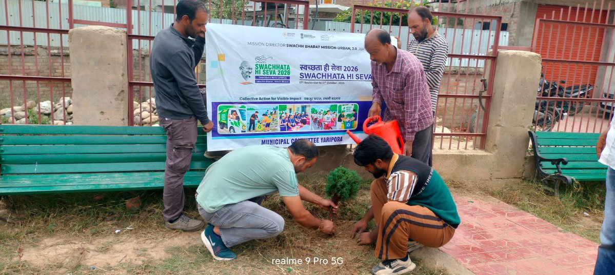 eomcyaripora's tweet photo. Swachh Bharat Diwas @ Yaripora
MC Yaripora reaffirmed its pledge for a Clean &amp; Green Yaripora at Town Hall.  Safai Mitras &amp; sanitation workers were honoured.Plantation drive under Ek Ped Maa Ke Naam promoted community responsibility. 
Together for a Swachh &amp; Green Yaripora! https://t.co/asFEgIvlVV