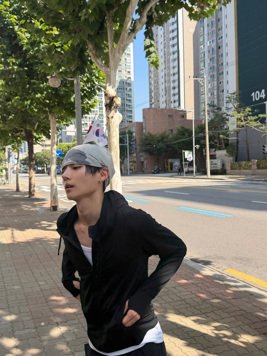 uuni2h's tweet photo. 나 이분 엄청사랑하는 듯.. 빼빼까스 수준 https://t.co/bjA0MHjq9W