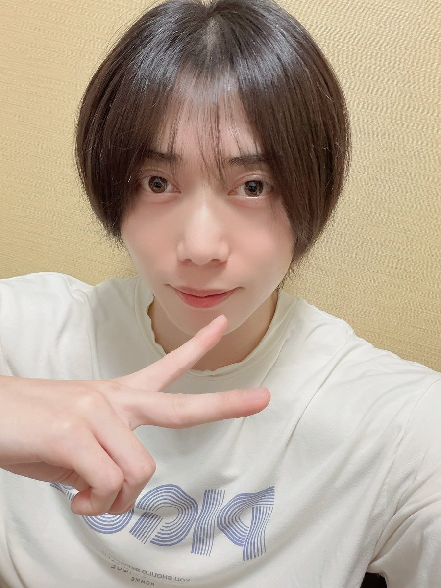 some_toshi's tweet photo. 最近頑張ってスカスカの前髪作ってみてるんだけど、
いっつも家出た瞬間、風が吹いてどっかなくなります(´･ω･`) https://t.co/IKPSMtOnXn