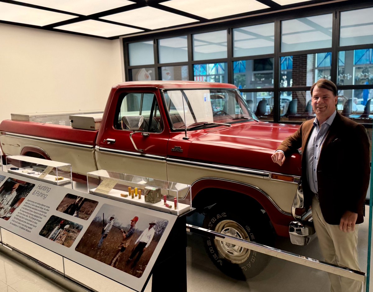 jimfarley98's tweet photo. While I was in Bentonville, Arkansas for the Heartland Summit this week, I stopped to check out the Walmart Museum and see Sam Walton’s 1979 @Ford F-150 — fantastic! Thank you both to the Walton family and @HeartlandFwd team for having me! https://t.co/FAHd9IArhY