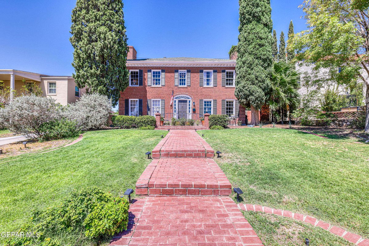 JRod7912's tweet photo. New Listing: 615 E HAGUE RD, El Paso, TX 79902. 5 beds, 4 baths, panoramic city and mountain views. $1,050,000. #NewListing
https://t.co/iJNSODtXK1 https://t.co/RTgOf7SEUy