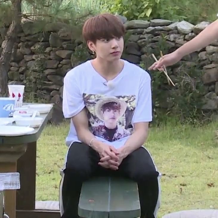 fawnkookie's tweet photo. i need this shirt https://t.co/MYLbhvwQ6J