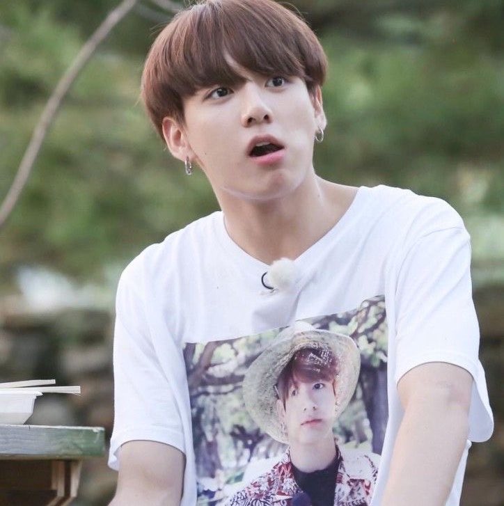 fawnkookie's tweet photo. i need this shirt https://t.co/MYLbhvwQ6J