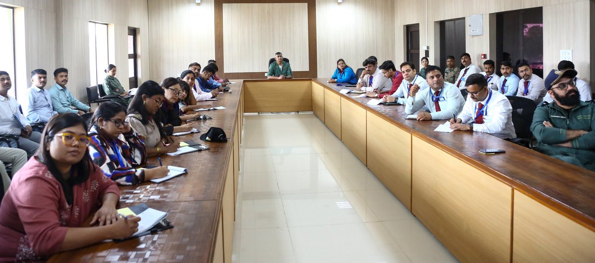 SpokespersonMoD's tweet photo. Participants of the Defence Correspondents Course-2026 visited a forward Air Base in the Eastern Air Command AOR from 28 Sep to 01 Oct 26, for an orientation on Indian Air Force operations and capabilities. 

The IAF Officers delivered lectures on the Service’s history, administration and logistics, highlighting the systems that sustain operational readiness. The correspondents visited helicopter and Fighter Squadrons, the advanced simulator complex, surveillance units, and the Air Traffic Control centre, where they received briefings on their respective roles. Garud commandos outlined their training and operational responsibilities. The visit concluded with a demonstration of night flying by helicopters and fighter aircraft. 

The programme gave participants an understanding of the professionalism, coordination and capabilities underpinning air operations.