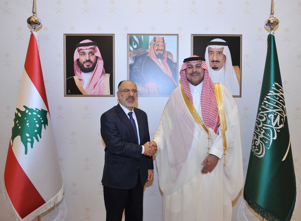 FahadAALDOSARI's tweet photo. سعدتُ اليوم بلقاء معالي المدير العام لرئاسة الجمهورية اللبنانية الدكتور / أنطوان شقير .
وجرى خلال اللقاء بحث سبل تعزيز التعاون المشترك والبنّاء بين البلدين الشقيقين.
🇱🇧🇸🇦 https://t.co/P4wbeBmmi0