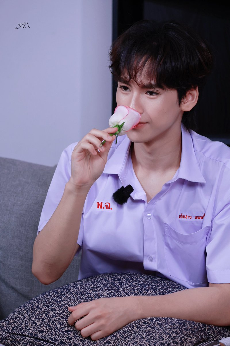 SiSi00606's tweet photo. คนอะไรสวยกว่าดอกไม้อีก 🥹🌸

@chira_patt ଳ 𓂂 𓈒🎐 𓏸 𓈒🫧 #chira_patt 
#ryujinpatji   #ริวจินแพทจิ

#芮熙颜RUIXIYANxRyujinPatji https://t.co/in1QMs3gp2