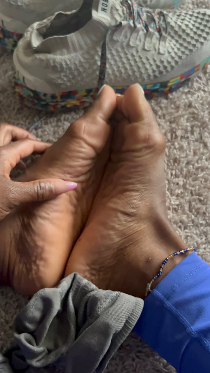 feetbyqueeen's tweet photo. Sweaty soles after the gym https://t.co/izteU9wWMC