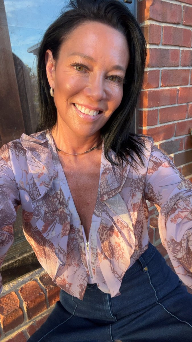 Riflemanscreed2's tweet photo. Jean Day Friday 💕 https://t.co/OMdT7m9ccV