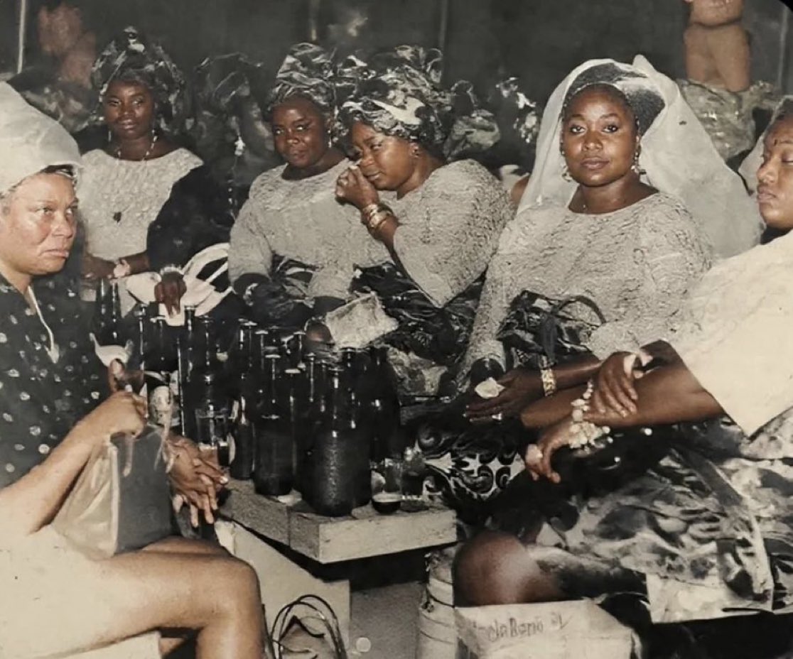 paxyoruba's tweet photo. Classical party in Lagos, circa - 1970s. 🍸 https://t.co/Lq9paiqeFe