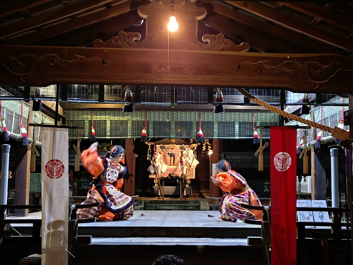 frog_heaven's tweet photo. 昨夜は氷室神社例大祭 舞楽奉納を拝観しました🙏
演奏は南都晃耀会、南都流舞楽伝承会の皆様
曲目は、東遊(四名)/振鉾二節/賀殿(ニ名)/登天楽(天冠の子供四名)/萬歳楽(ニ名)延喜楽(ニ名)/蘭陵王/納曽利(一名)/抜頭(天冠の大人二名)/落蹲(二名)/長慶子 https://t.co/Z4YWgvVvfK
