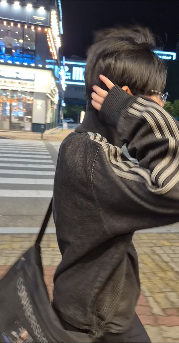 Mangchi_12's tweet photo. 담배피는년 🙈
#사진 #우울 #정병 #담배 https://t.co/AUgrj4M0Jw