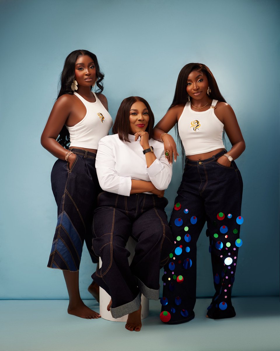 dadaomowunmi's tweet photo. It’s OUR BIRTHDAY 🎂 🎊💃🏽🎉

#tinamba #tolubally https://t.co/ZwvxCMpEIq