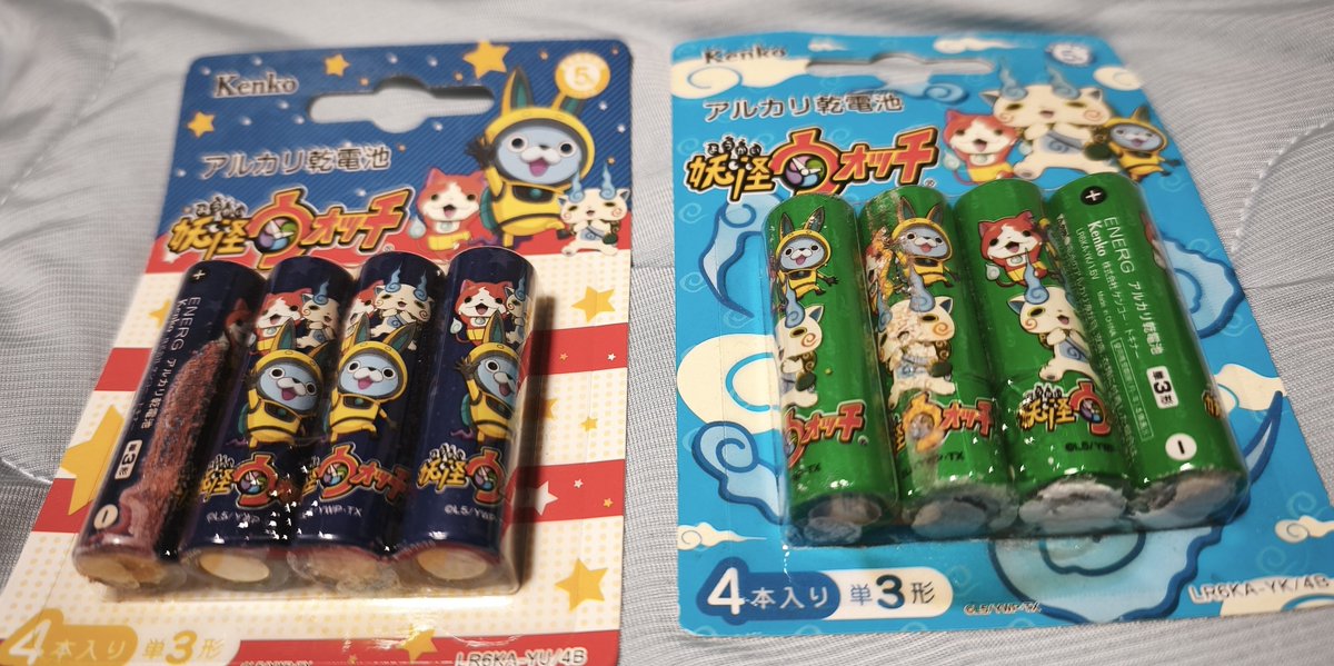 MinowaLive's tweet photo. 鉾田に持って行く物を探していたら、超懐かしい妖怪ウォッチの単三電池が未開封で出て来ました。液漏れしているので使えないと思いますが、こんな電池まで発売されるぐらい大人気だったのに、いつの間にか消えてなくなりましたねぇ〜(๑´•.̫ • `๑)

#妖怪ウォッチ https://t.co/GwU9Eqj9DT