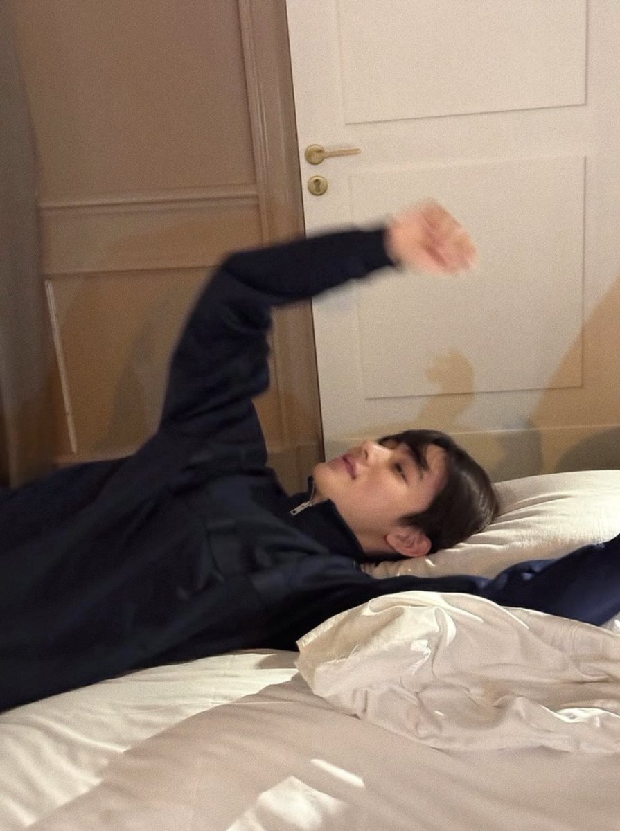 seonghyoo's tweet photo. Might as well be someone's dream comes true https://t.co/Y8mAQJW4AB