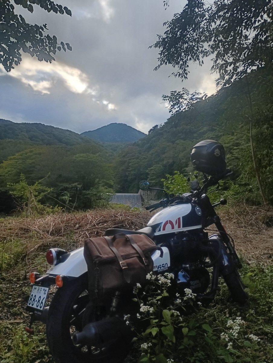 raguel69_fallen's tweet photo. MISSION.

仙石ヶ原を越え、
道志を抜けて帰還せよ。

目的地よりも、
そこへ辿り着くまでの道が面白い。

今日も愛車と、
ひとつの旅を終える。

#RoyalEnfield #Shotgun650 #ソロツーリング #バイク旅 #バイクのある風景 https://t.co/MJqy2DnrZy