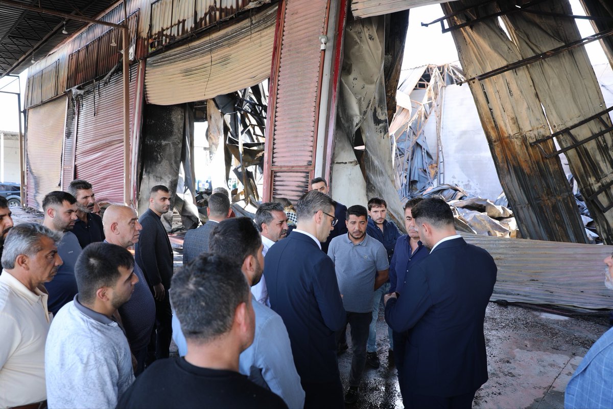 avmustafaozkan's tweet photo. Vedat Dalokay Yaş Sebze ve Meyve Hal Kompleksi’nde meydana gelen yangının ardından, Hal Başkanımız Mahsun Doğan ile birlikte olay yerinde incelemelerde bulunduk.

Rabbim beterinden korusun. Yaşanan zararların en kısa sürede giderilmesini ve böyle bir hadisenin bir daha yaşanmamasını temenni ediyorum.

Hemşehrilerimize geçmiş olsun dileklerimizi iletiyorum.

@omerrcelik @abuyukgumus @yahyacelik_ @ozmehmetemin