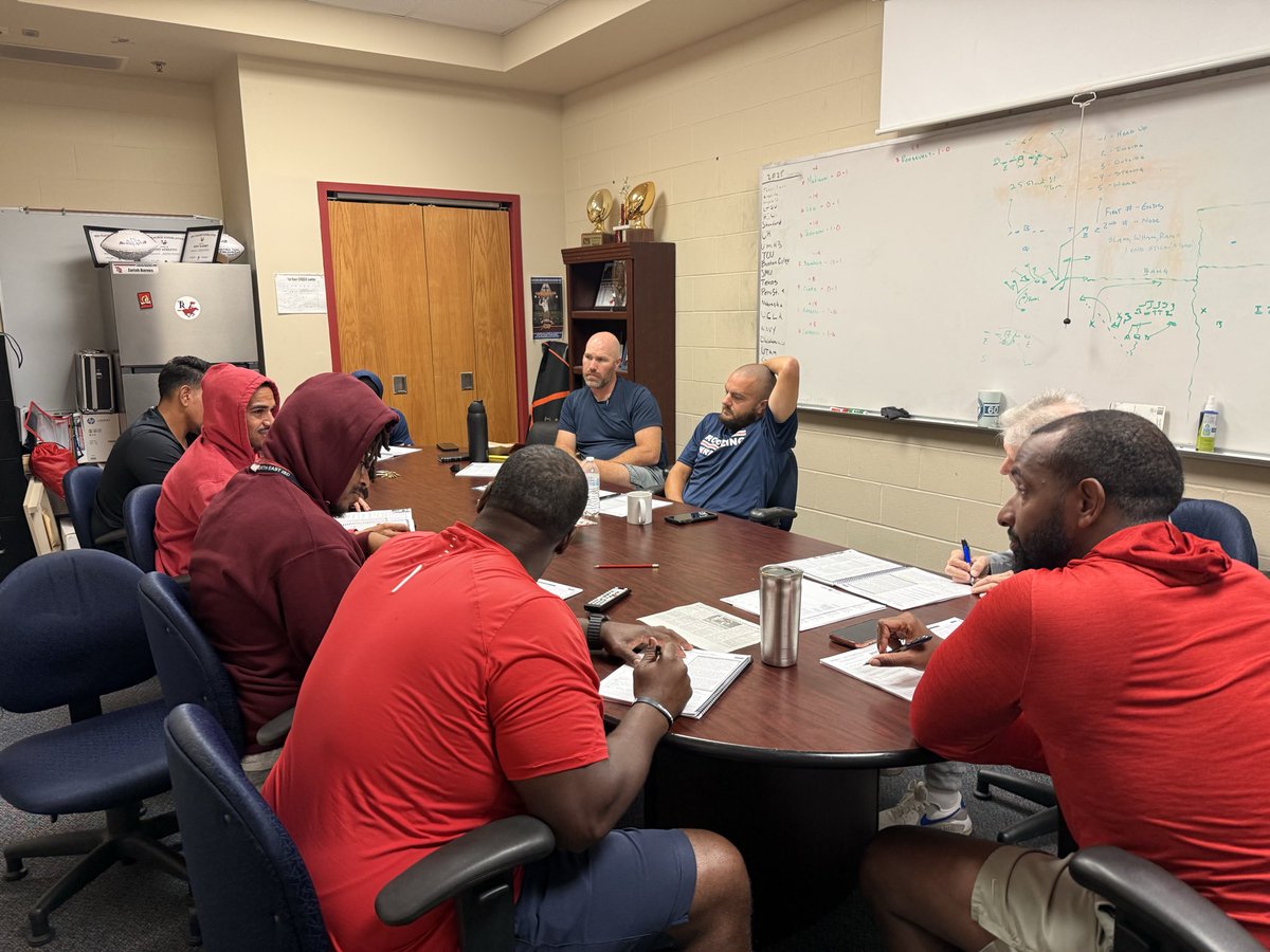 CoachBarnes91's tweet photo. No better way to end the week!!! Thursday night Win, Friday morning @CoachesOutreach Bible study!!! #ForHisGlory
@CoachQuiroz @Coach_MRydell @Farris_Coach @Coach_Buck54 @lorenzo_jw https://t.co/DEaKRY78F1
