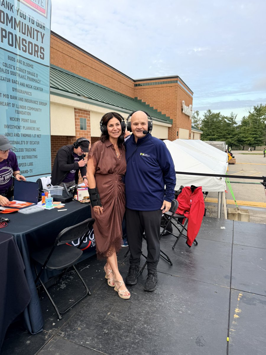 IllinoisMfgAssc's tweet photo. Happy Manufacturing Day! Started the morning at the annual WSOY community food drive in Decatur that is the largest single day drive in the U.S. The @IMA_Today proudly donated Made in Illinois products from @BEERNUTS, @Ferrero_NA and @FerraraUSA for the volunteers! Addressing hunger is important especially with high prices for gas and food.