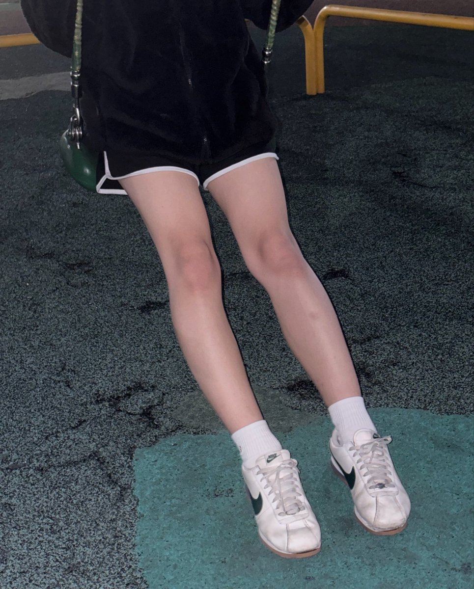 Libbylyak's tweet photo. 그네타기ㅣ https://t.co/INtbgyhzOa