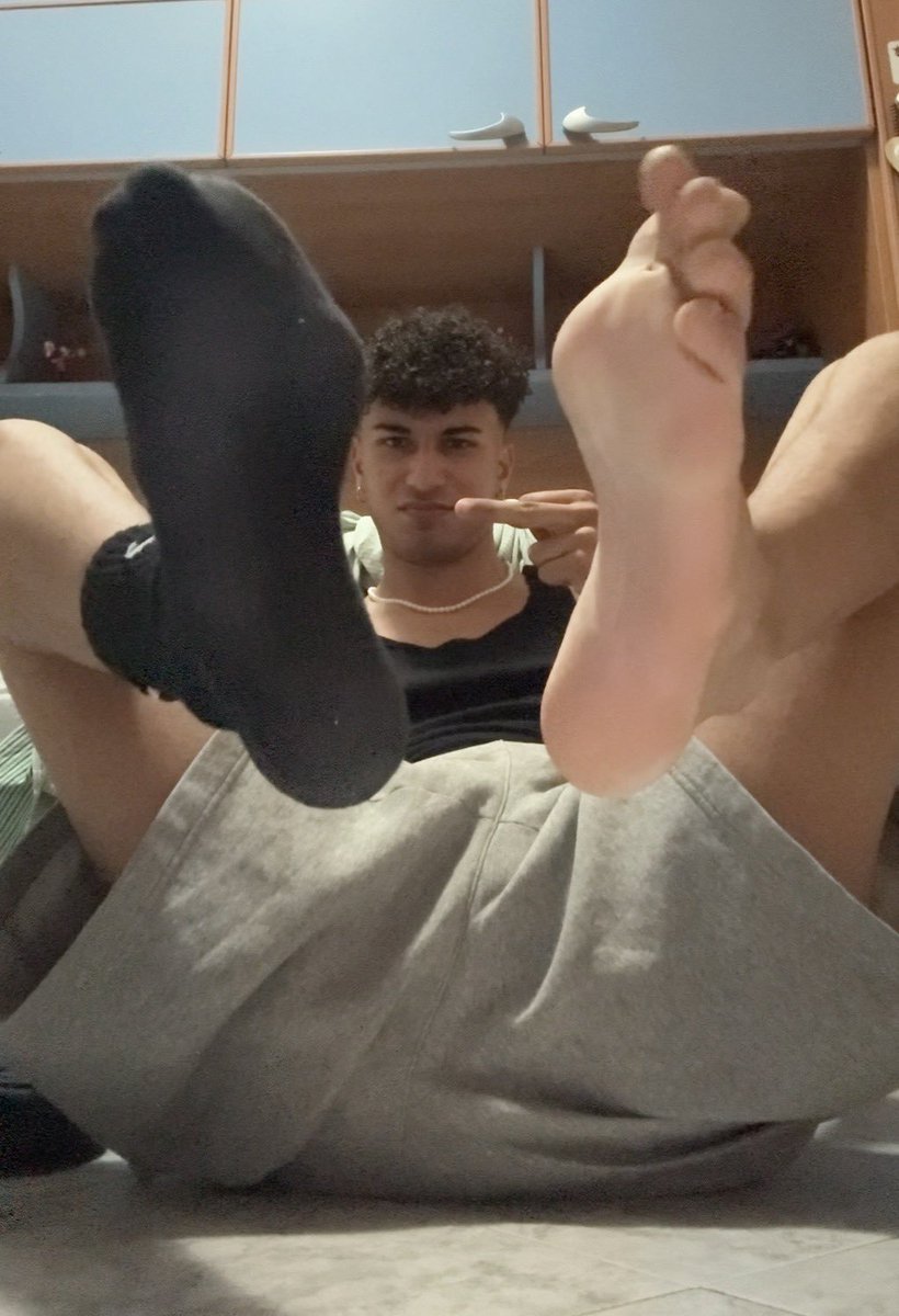 astrologyana's tweet photo. My beautiful and big feet will make you poor
@7GodMaster7 https://t.co/NxD2wSHghI