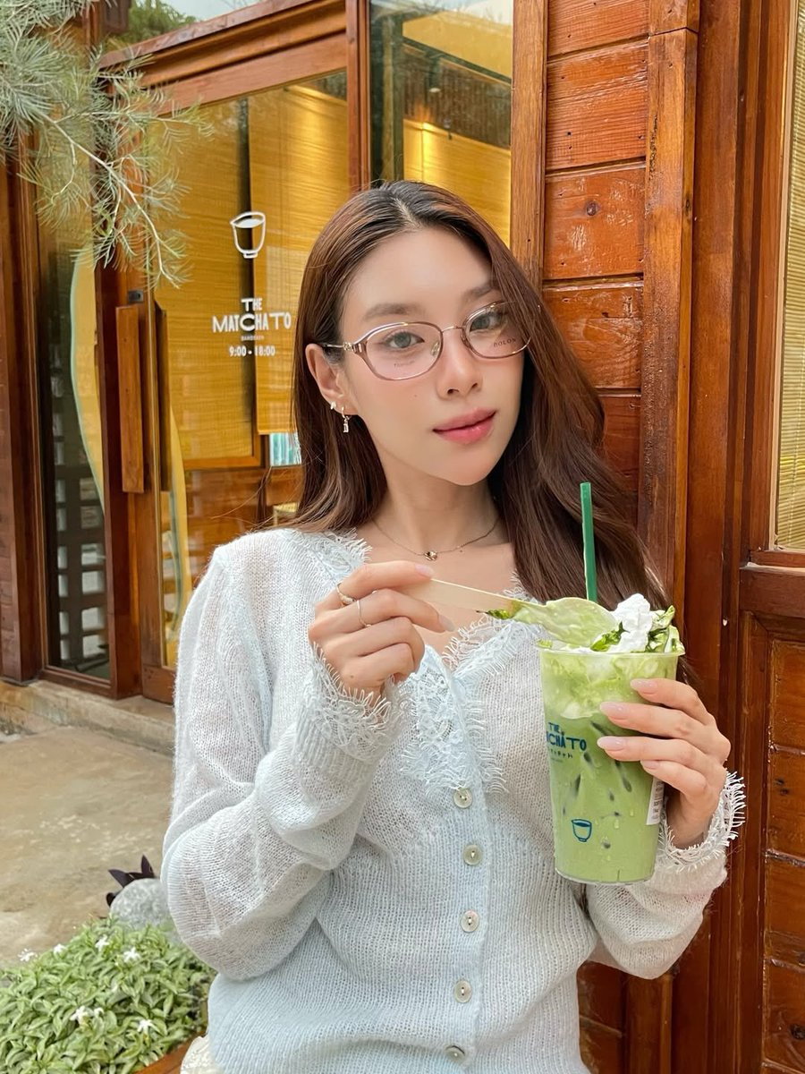 withKaewNatruja tweet picture