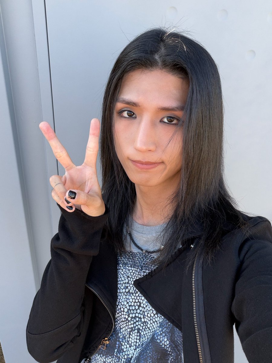 fromjubble's tweet photo. 261002 [💭] 10.15 PM

heuaa, i'll watch megadeth too before heading back~

i'm thankful a lot of you came to see us today~

i had fun thanks to you ㅎㅎ

*📸 https://t.co/oyndL8WFuf