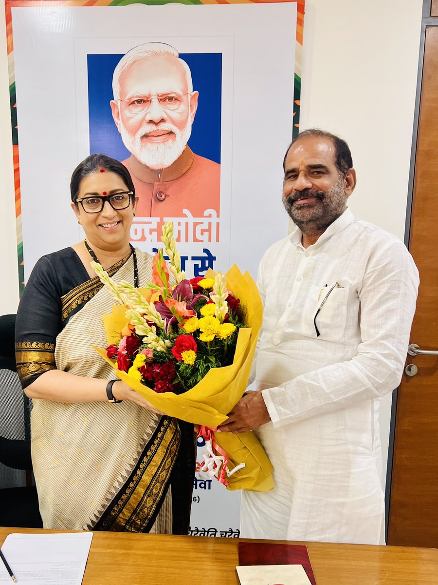 rameshbidhuri's tweet photo. भारतीय जनता पार्टी की राष्ट्रीय नेता एवं पूर्व केंद्रीय मंत्री, राष्ट्रीय महामंत्री श्रीमती स्मृति ईरानी जी से आत्मीय एवं अनौपचारिक भेंट कर संगठनात्मक कार्यशैली, संगठन को और अधिक सशक्त बनाने तथा विभिन्न संगठनात्मक विषयों पर सार्थक चर्चा हुई।

#BJP4Delhi
#RameshBidhuri https://t.co/Jf6IEXYAu4