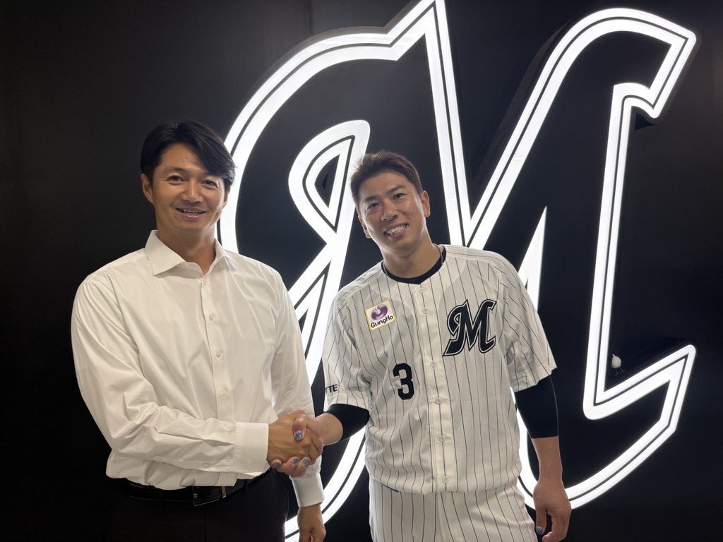 chibalotte_pr's tweet photo. 明日は #唐川侑己 投手の引退試合です。
「うわー、あれを見た後にやるのは緊張するわあ。今日は寝れない(笑)」と唐川投手。
#chibalotte #広報 #角中勝也 https://t.co/oBn2FqK35c