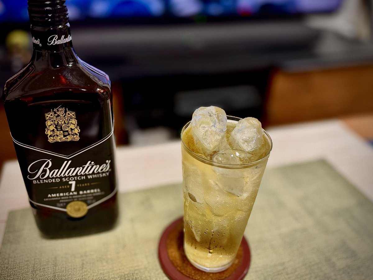 malt_and_time's tweet photo. 3杯目

バランタイン7年
alc:40%

最近のマイファボ✨

飛び抜けた物は無い���ど飲みやすい要素がバランス良く詰まってて何時でもウェルカムなスタイル

居酒屋のハイボールでコレ出してくれないかなぁ🥹 https://t.co/5be28sjUqb