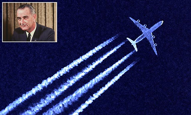 Alexandr4Denman's tweet photo. The CIA has been accused of poisoning the skies in America , we have all heard conspiracy theorists as  they have been nicknamed for years calling out about this subject and it is now right what they were saying .....Is this happening across Britain's skies too? https://t.co/r9nMYSuJgI