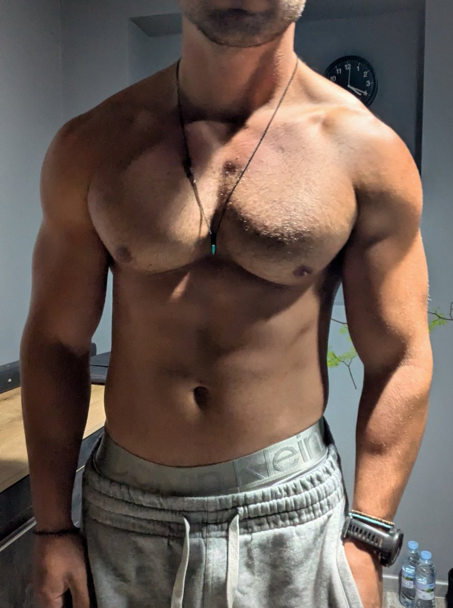 DrogoUnchained's tweet photo. Aftermath: 1000 Push-Ups 🤯🥵 https://t.co/focxf75xxx