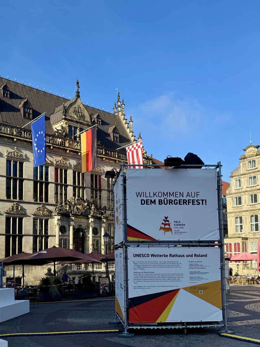 BMAS_Bund's tweet photo. Bereit für den #TagDerDeutschenEinheit in Bremen! 🇩🇪 Vom 2. bis 4. Oktober sind wir mit einem Stand auf der „Meile der Verfassungsorgane“ am Weserstadion vertreten. Kommen Sie vorbei! Mehr Infos: https://t.co/bH1a3si4WM https://t.co/CUhUT3aARy