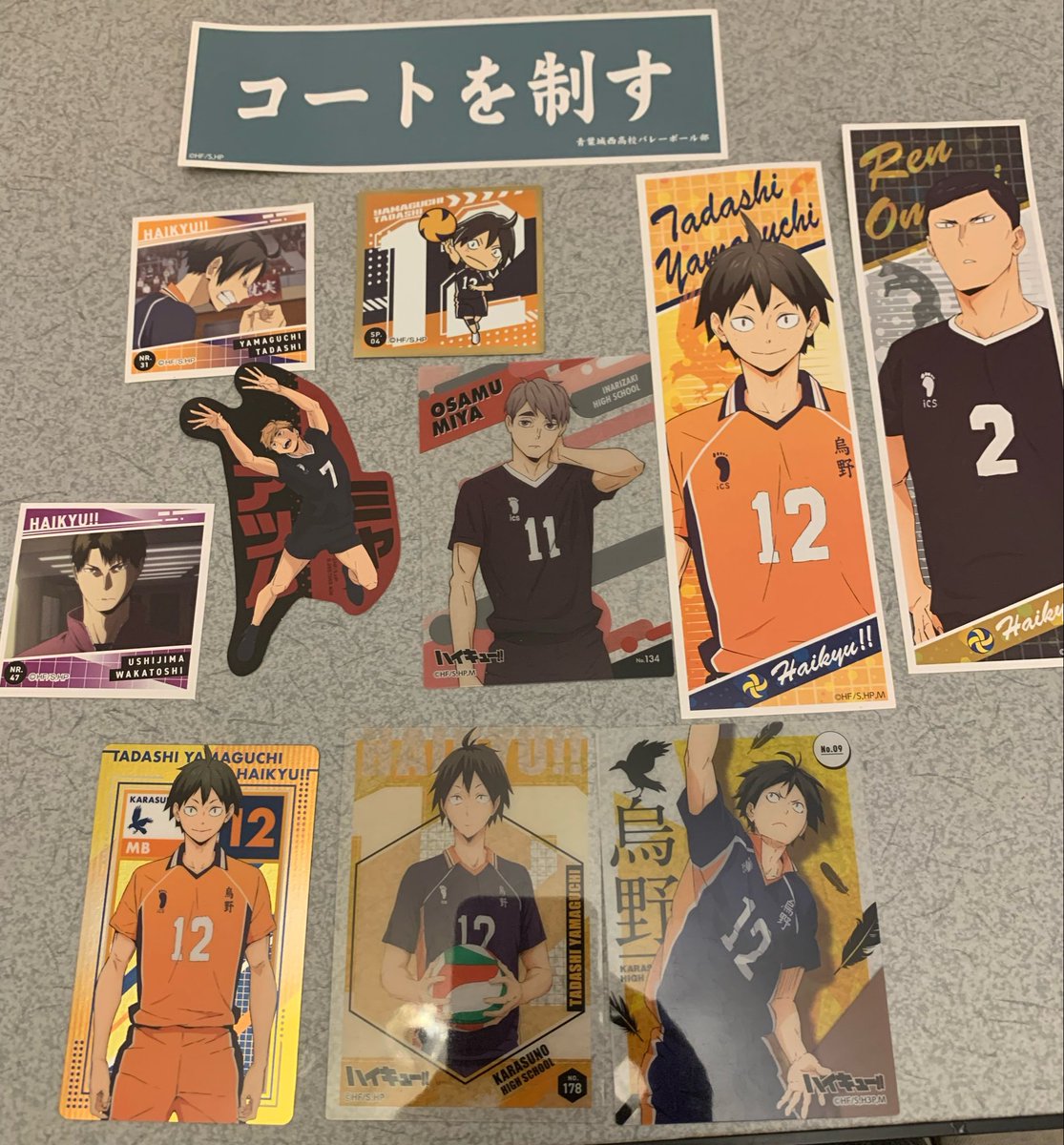 mimizu0303's tweet photo. 交換】ハイキュー!! グッズ コレクション　
（譲）
山口（画像下段、上段など多数）
宮治、侑、牛島、大耳練
青葉城西 横断幕「コートを制す」ステッカー
（求）
何でもいいです。月島蛍、孤爪研磨郵送交換。
お好きな物指定していただいて構いません。お気軽にお声掛けください。
#ハイキュー交換 https://t.co/0XIAJVbCow