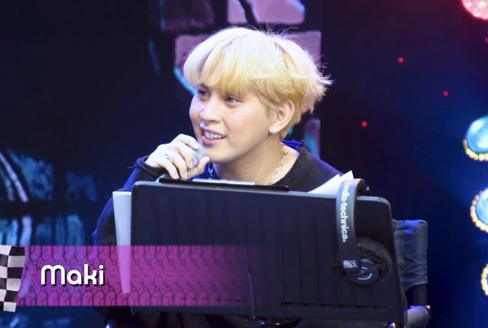 xaechanx's tweet photo. iba din kasi dating ng blonde maki sa totoo lang..para syang may sariling spotlight sa mukha eh. 

nakakatulala naman kasi talaga, di ko masisisi bat ganun reaksyon ng mga queens hshsha

@clfrnia_maki #maki https://t.co/WtpE6hDMjE