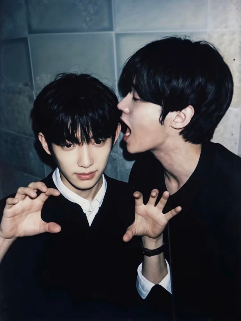Lysiwoo's tweet photo. 윤식과 시우가 파리 패션위크에서 보여줄 새로운 모습을 오랫동안 기다려왔습니다. 패션의 수도에서 펼쳐질 그들의 매력에 설레며, 좋은 결과와 소중한 추억을 얻길 바랍니다. 

YOONSIK SIWOO Pour Toujours
#YOONSIKSIWOOPFWSS27 https://t.co/ZELWHStQwr