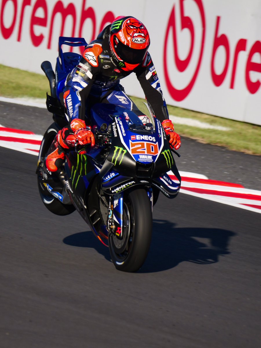 fda46's tweet photo. Fabio Quartararo選手のストッピー！
@fabioquartararo20 
ヘルメットのてっぺんの #男梅 みたいなのは何？
@monsterenergy
@yamahamotogp
#monsterenergy #yamaha #motogp #fabioquartararo #japanesegp
#LUMIX #lumixG9M2 #LEICA100400mm #stoppie https://t.co/FXtaluZ3Xl