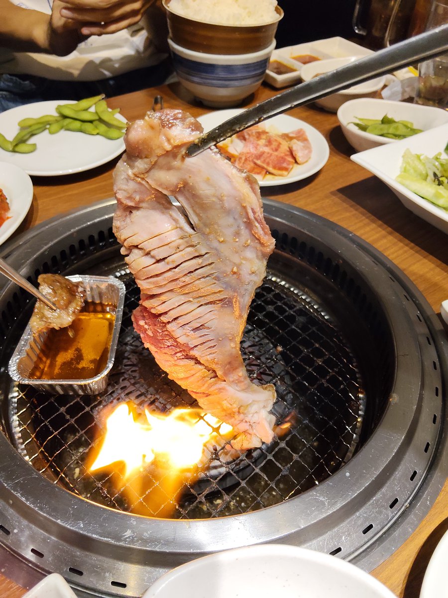 EVA_WMPLZ's tweet photo. 高校からの友達と焼肉行ってきた〜
人生初馬刺しユッケ食べた🤤 https://t.co/b1TxI9ZkUp