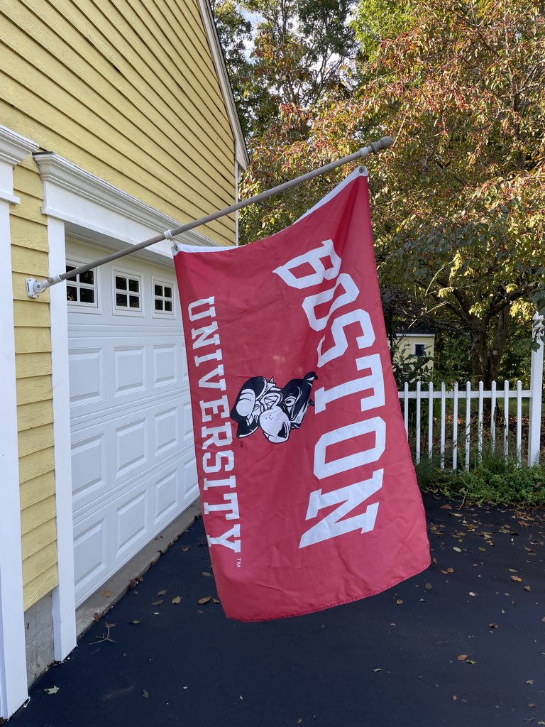 busasquatch's tweet photo. There is nothing we can do to cease the passage of time, so we might as well embrace the most wonderful time of the year. #GoBU #BUHockey #GoTerriers https://t.co/rjTNMpFXF6