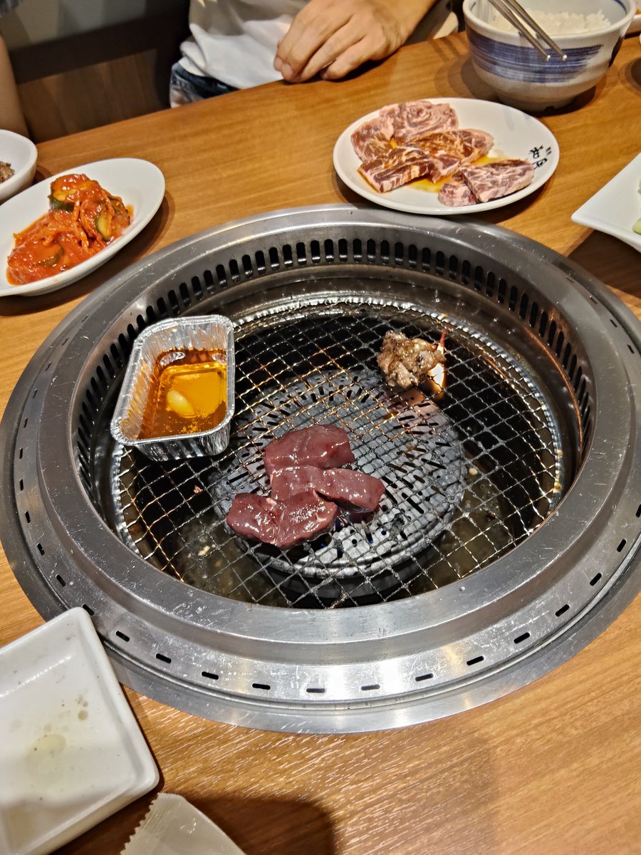 EVA_WMPLZ's tweet photo. 高校からの友達と焼肉行ってきた〜
人生初馬刺しユッケ食べた🤤 https://t.co/b1TxI9ZkUp