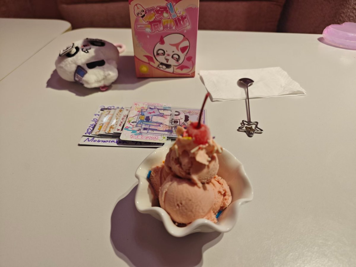 NightGuesser's tweet photo. 今日份的女仆咖啡屋~

#MaidCafe https://t.co/xghFEwRcTz
