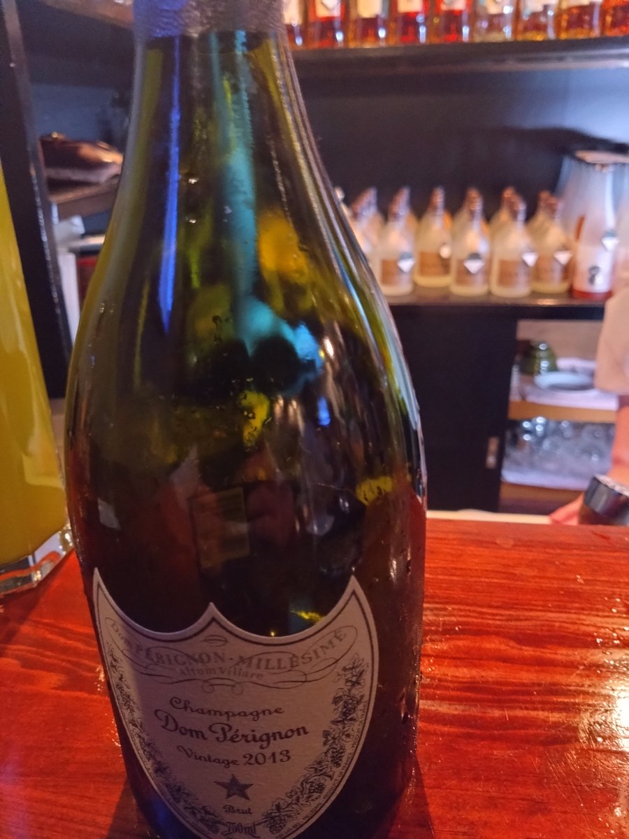 HIRO24M's tweet photo. シャンパンをご馳走になりました🍾
ご馳走様でしたm(*_ _)m https://t.co/2phyVuVSyi