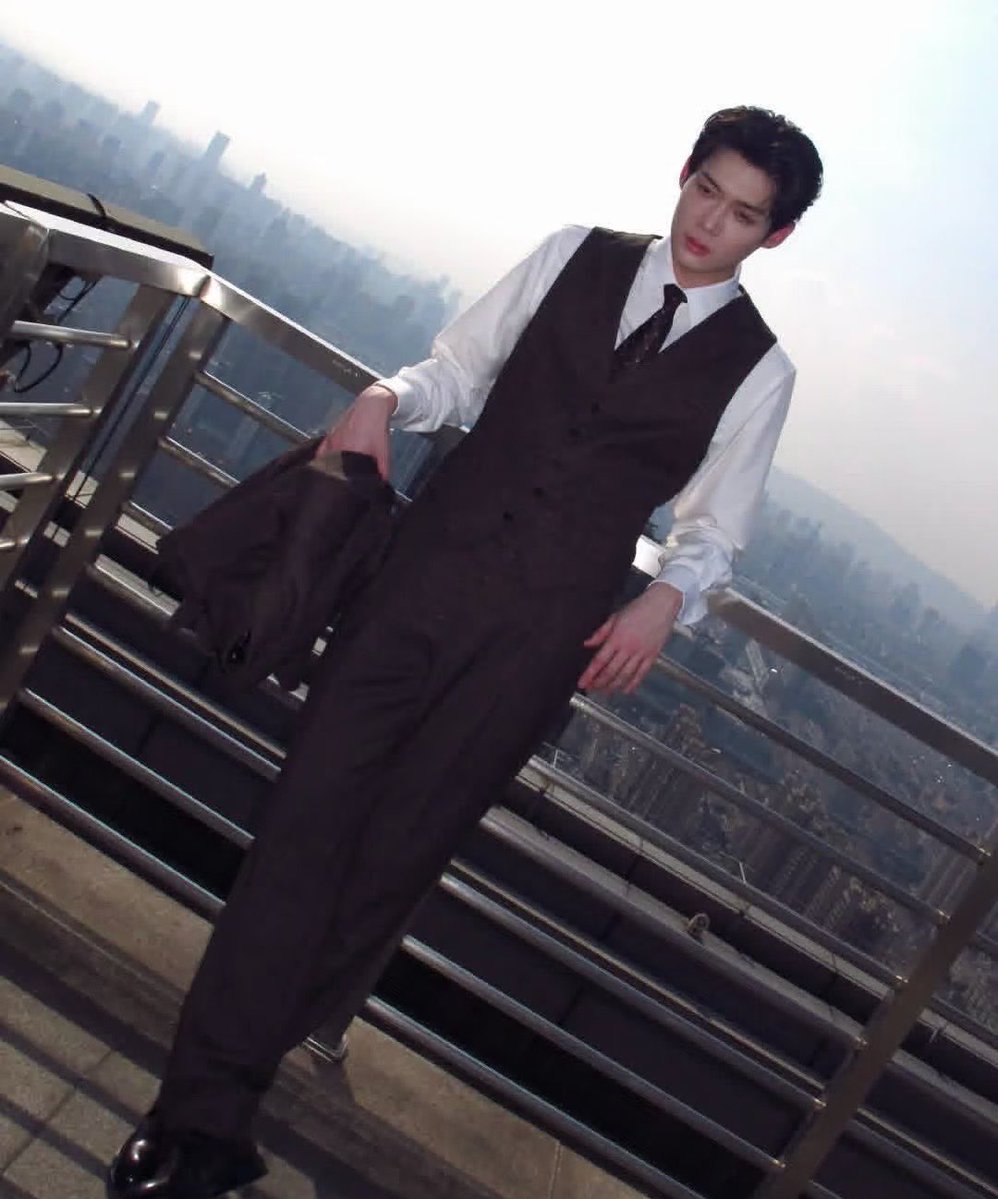 AkaiOki's tweet photo. 期待今晚的看秀现场，两人共同闪耀吧
#YOONSIKSIWOOPFWSS27 https://t.co/GRzCjhTpFP