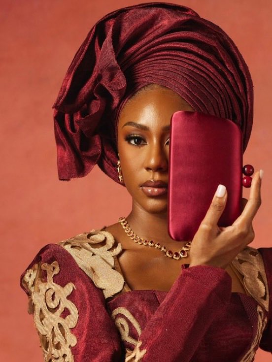 paxyoruba's tweet photo. Yoruba women are Royal. 💜🖤 https://t.co/V4iR3ylHgr
