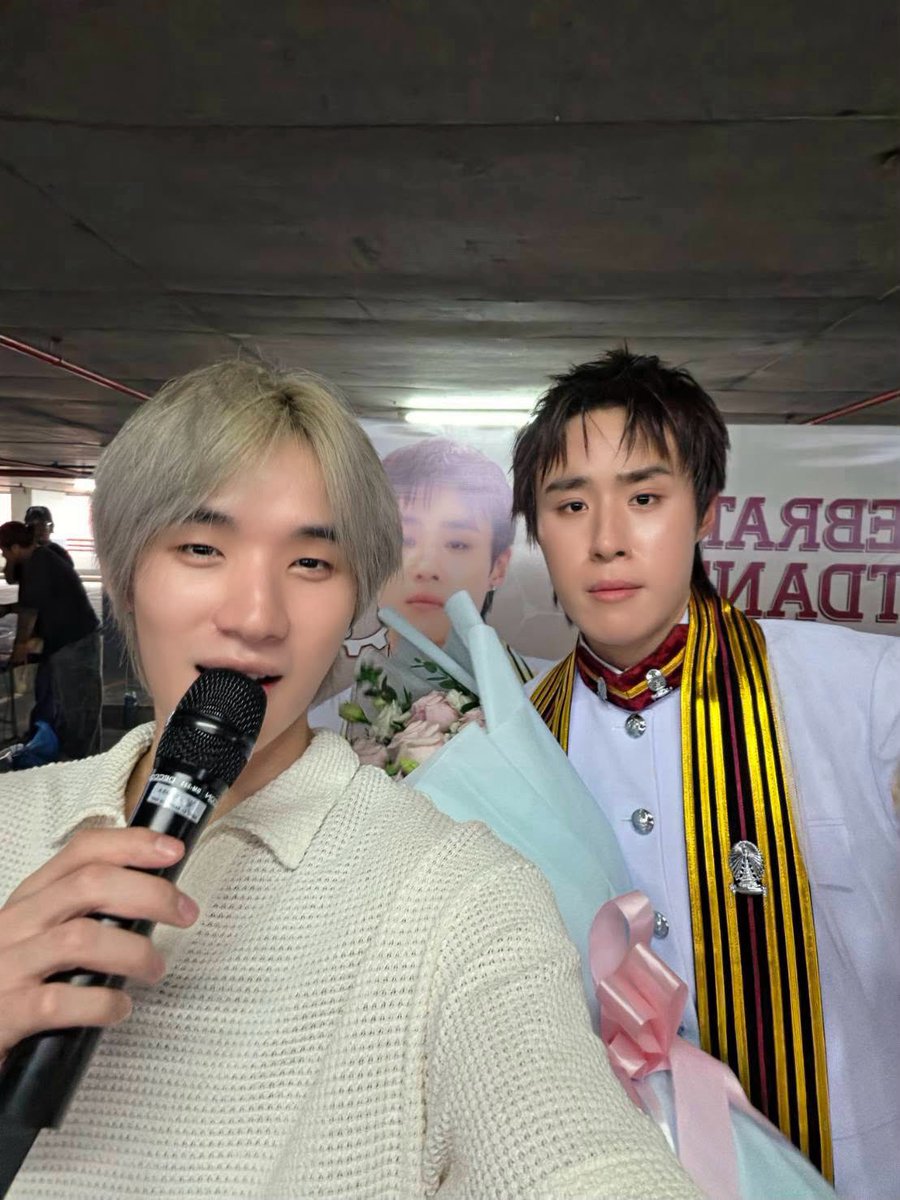 sunfleur_0328's tweet photo. 02102026 | CELEBRATING NUTDAN
#GraduateNutdan #nnutdan
#hongshihoshi #LYKN 🌻

The scene                               Behind the scene https://t.co/btyUOpDukj