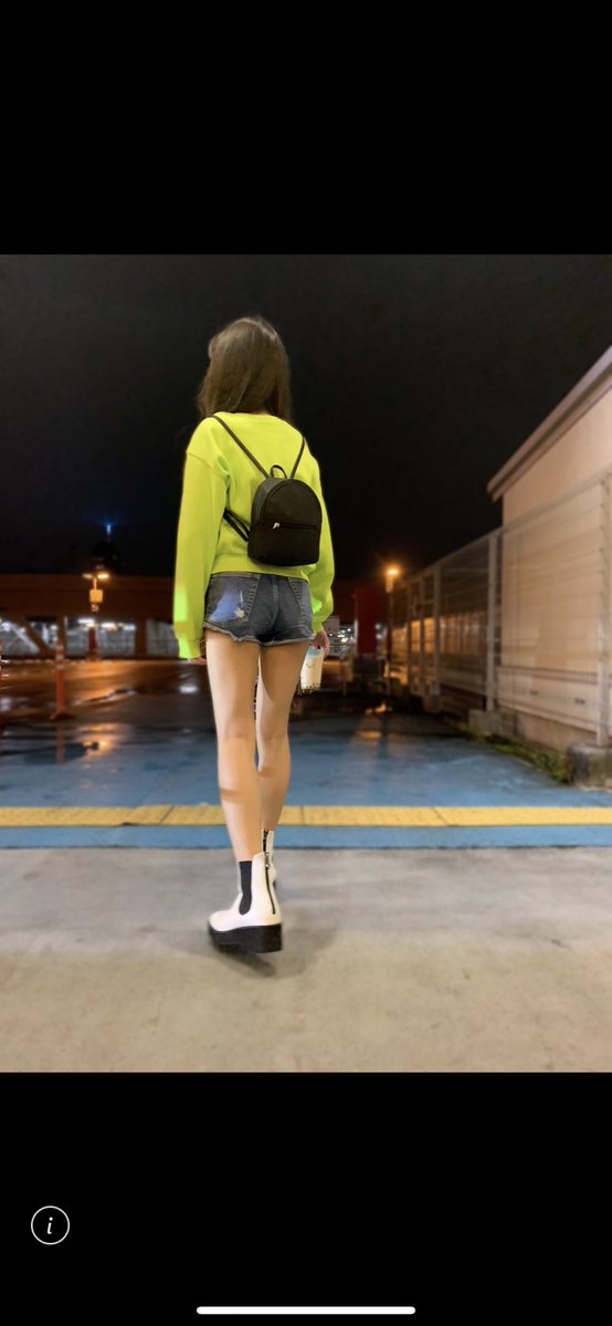 miiitan_n's tweet photo. 体型で悩んでる全人類へ

あたしはね、太ってる人も痩せてる人もみんな大好きなの。一度きりの人生、あんたたちには何にも縛られず、自分が好きな体型で生きてほしいのよ。

あたしはマンジャロも使ったことあるし、リベルサスも使ったことあるし普通のダイエットや断食だってしたことある。でも、あたしには全部合わなかったのよ。

元々太りにくい体質だったわ。
華奢に見られたい。女性らしく見られたい。と思うことも多かった。
けど、病気になってからは、どうしても薬で痩せられなくなった。
今は体型もご飯も美味しいと思ってるわ。
体も仕事も幅が広がったし、何より今の方が自分に自信があって声も大きいのよ。なぜかしら。
あとは太ってよかったなと思うこと、人によるんだけどシワが伸びるからか、「若く見られること」よ。人によるわ。

体型が変わる理由なんて人それぞれだし、
それでその人の価値が決まるわけじゃないのよ。あたしはどんな時も、その時のあたしを好きで生きてる。今はちょっとデカイけど、そんなあたしも愛おしいし美しいのよ。あんたたちにも、そうであってほしいわ。太ってても、痩せてても、どんなあんたたちも美しい。自分の人生なんだから、自分の好きな自分で生きなさい。
いつだってLove yourselfよ。

和牛ランプより。