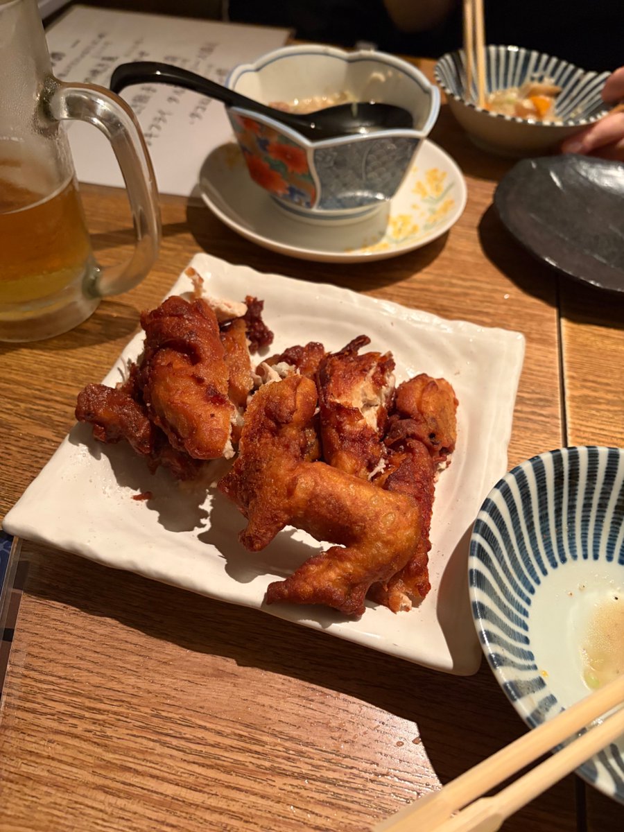 kitadaigoa2's tweet photo. あんでぃ〜家の行きつけ探しその128
宇都宮
言わずと知れたギョーザの町。ちゃんと観光したのは初。昼時の来らっせ激混みだったので、健太餃子へ。その後大谷資料館行って、餃子通りで悟空テイクアウト。我々夫婦は厚い皮のモチモチしたのが好みということが判明。かぶとあげも食べた。 https://t.co/MmPhR8IvpB