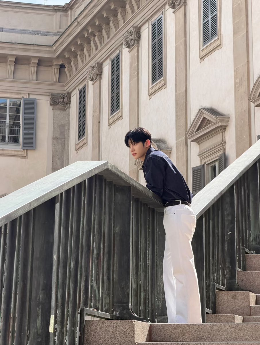 jnrhvk's tweet photo. Behind the glamour lies a grounded soul.
耀眼光环之下，是踏实通透的灵魂

PARK SIWOO AT LANVIN PFWSS27

#PARKSIWOOxLANVIN
#PARKSIWOO
#LANVINPFWSS27 https://t.co/hXf6U8JE2k