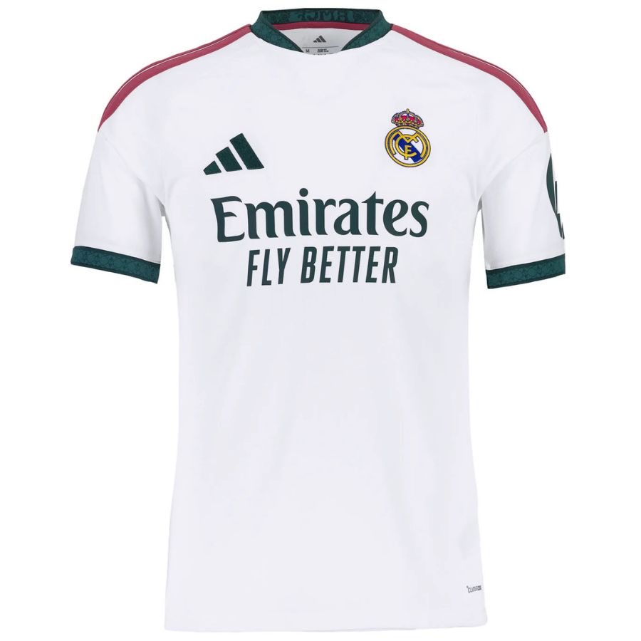 KaluluMind's tweet photo. @milanisred666 @PinguSaltato Più grande il logo Adidas che quello Real. 
Poi su maglia bianca le tre strisce ancora-ancora, ma su maglia strisciata stanno malissimo.
Cmq son gusti, ognuno ha i suoi 🤝 https://t.co/zcIpWtXJsA